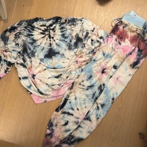 Young Fabulous and Broke Tie Dye Sweatshirt (M) and Joggers (s) sweatsuit